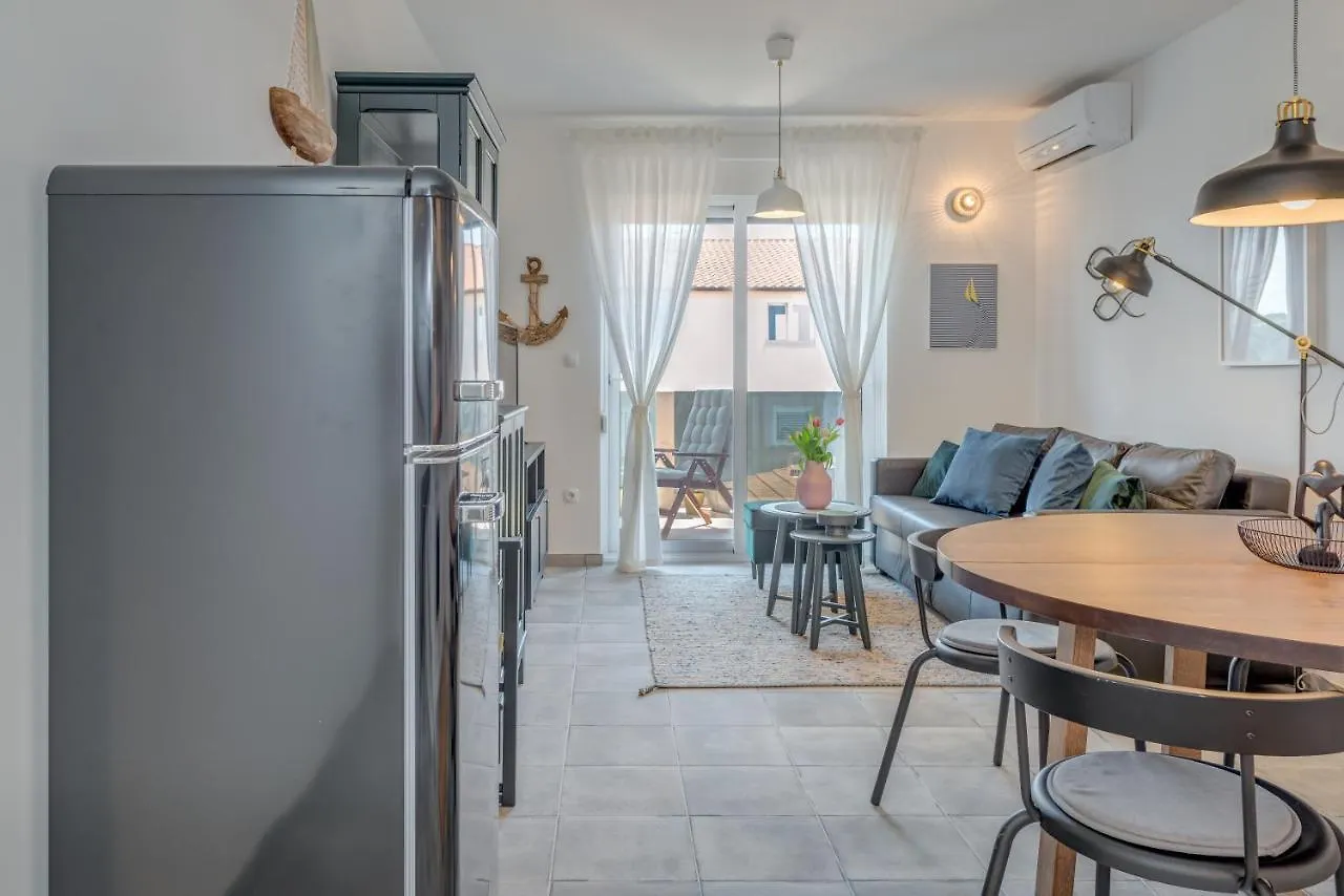 New And Chic Place Near Old Town Of Trogir Apartment