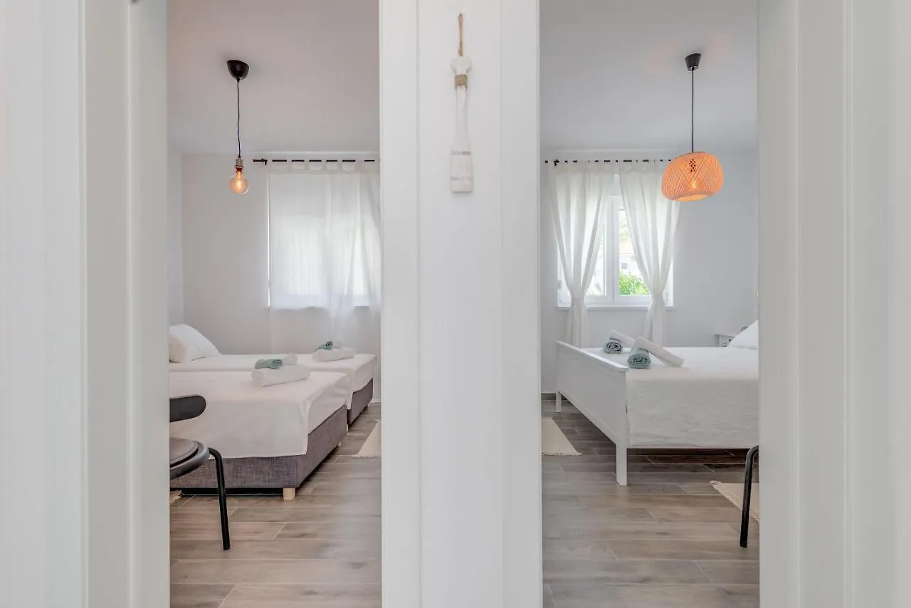 New And Chic Place Near Old Town Of Trogir Apartment